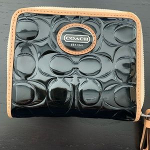 NWT Coach Patent Leather Wristlet / Wallet
